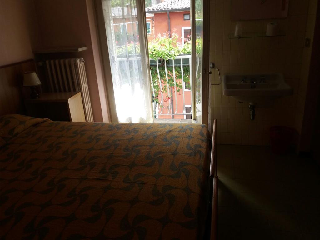 Albergo Alla Rocca Гарда Экстерьер фото